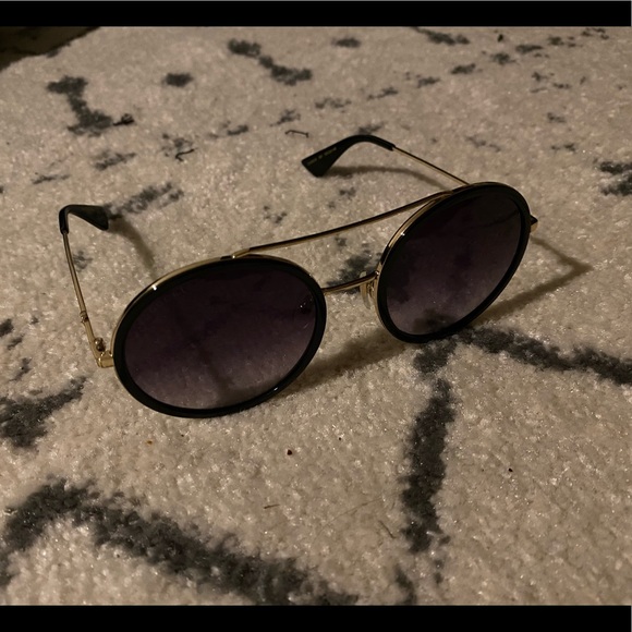Authentic Gucci sunglasses - Picture 3 of 5